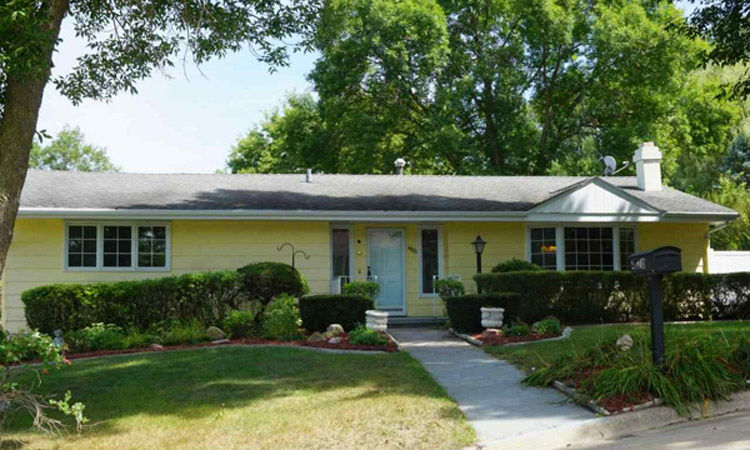 4870 Skyline Dr, Sioux City - $260,000